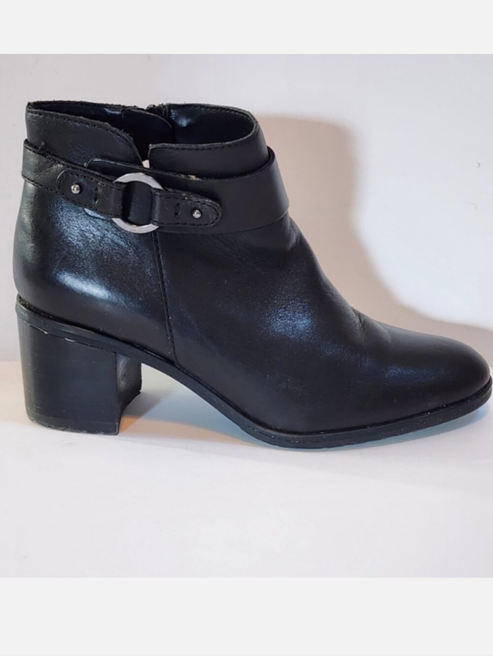 Naturalizer Lydia women's black leather ankle boots with buckle detail size 9